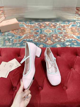 Miu Miu 缪缪 25 早春新品 专柜主打最新走秀款 珍珠扣复古玛丽珍粗跟单鞋缪家高货 顶级工艺打造精品质感 无敌舒适 绝对是一见钟情款！时尚百搭，人手必备 - 点击图像关闭