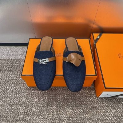 工厂价 爱马仕 Hermes 春夏经典款 Kelly扣 Oz拼色低跟女鞋 H家平底圆头穆勒凉拖鞋 材质：进口小牛皮+水染羊皮水里+意大利真皮大底 跟高：1.5C