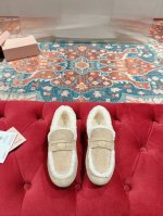 Miumiu缪缪24秋冬驾车钱币款100%纯羊毛乐福豆豆鞋 走秀新款 开车小姐姐的福音复古时尚 简约高级 随意搭配 上脚非常舒适 鞋面采用金币和压花徽标logo