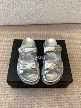拖鞋 凉鞋CHANEL 25ss 春夏沙滩拖鞋 凉鞋 系列 香奈儿 国内国外专柜断货王，找遍国内专柜心心念念终于到手第一眼开箱看到实物让我太惊讶了，太喜欢了呼吁 - 点击图像关闭