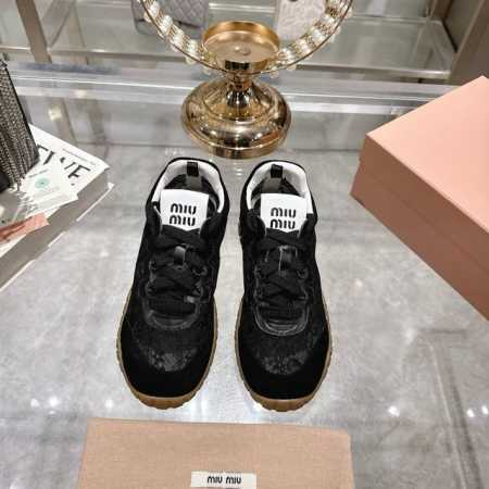 出厂 缪缪25饼干鞋 阿甘鞋休闲鞋运动鞋 夏季新款 升级版 最近爆款蕾丝前卫大胆的设计 上脚更加舒适 透气 Miu风格融于此款厚底帆布运动鞋的简约线条 别致徽标 - 点击图像关闭