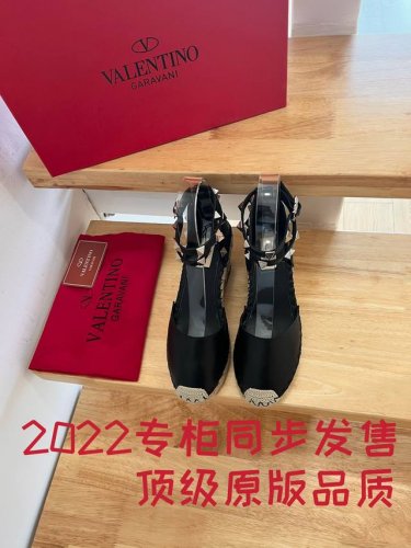 valentino Garavani 荔枝牛皮系带坡跟凉鞋 金属效果工艺处理铆钉装饰 特殊拼色麻绳包裹坡跟 可调节小牛皮系带 坡跟防水台 意大利制造 -35-4