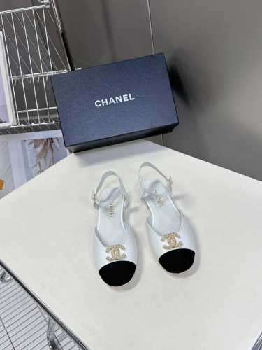 340 Chanel香奈儿春夏秀款中空凉鞋 第一眼看上就被种草了根据天气变化自由穿搭！套上袜套春夏秒变可爱单鞋！秒变魔法公主鞋面采用混种羊皮内里踮脚丝绸羊皮 脚