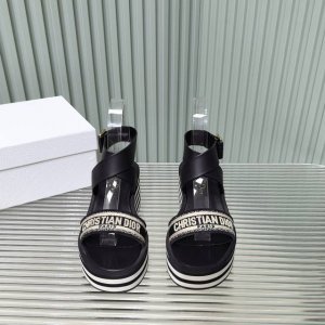 Dior 迪奥 25春夏新款 Ivieta Dway 松糕厚底凉鞋Cd字母Logo立体刺绣厚底圆头露趾拖鞋 原版开发市面顶级版本，脚感柔软细腻，舒适度极高。 材