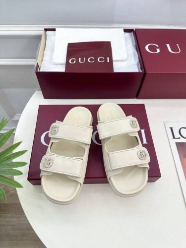 gucci 古驰 25 G家 主打系列终于面世 狠货值得期待 原有的经典 创造新设计 bs新款双G钻扣魔术贴沙滩拖鞋 代购级别 高级感十足 国内外博主刷爆的一款