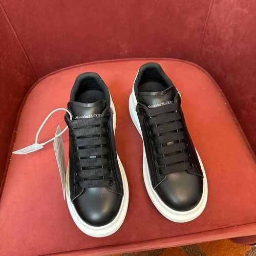 Alexander McQueen 极品代购级别，顶级版本！MQ麦昆运动鞋时尚休闲！麦昆小白鞋看遍了市场上所谓的最高版本，已经无力吐槽... 鞋面：原版定做蜡感