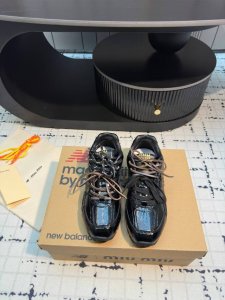 缪缪 联名款2025系带德训鞋运动鞋 黑武士好看 好穿 超帅 此款国内外断货王一鞋难求 Miu Miu巨巨好穿 无需磨合期 上脚超级柔软舒服 非常显腿细 通勤逛