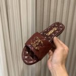 chanel 小香25Ss新款懒人拖双C扣拖鞋 百搭显脚瘦气质款 颜值爆棚的一款拖鞋 任意搭配都很绝 懒人拖鞋值得推荐 鞋面小牛皮 内里混种羊皮 意大利真皮大底