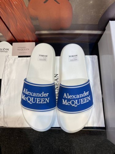 Alexander Mcqueen 。麦昆拖鞋系列 高端品牌 3D制面，升级版大底，更轻便，防滑。市场顶级品质，潮人必备，夏季拖鞋的季节来了，穿起来超级唯美.