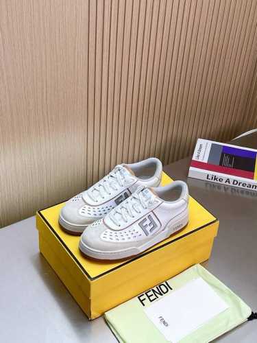 厂价P：430男+10 25Fendi Match运动鞋，思绪滉漾 任阳光倾泻 演绎多元穿搭 ，引领时尚潮流 Fendi Match紧凑设计运动鞋， 鞋舌带复古