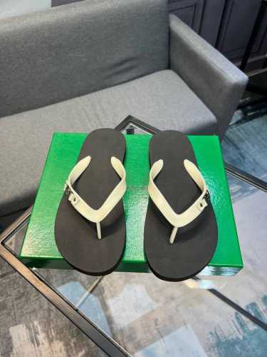 实价 Bv 人字拖鞋 爆款热卖原版进口材料原厂大底！Size：38 46 45 46 不退换