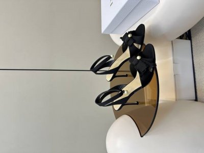 顶级原单 配飞机盒 dior 迪奥 新品芭蕾舞鞋Cd珍珠扣高跟凉鞋 新品珍珠扣高跟凉鞋 性感且时髦 蝴蝶结上加了Cd细节的珍珠设计精致 必备款舒适感真的极极好