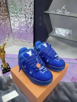 实价 lv 胖丁 钻面 Trainer情侣满钻限量Bulingbuling 小胖丁系列独家高品质 配色太显高级啦 无论在自然光抑或在夜光灯下同样 光芒四射流光溢