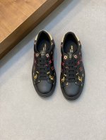 Louis Vuitton 路易威登 -高端品质 原单 情侣装 -鞋面：进口丝绸小牛皮、3D压印品牌图腾、鞋舌.后跟.电绣品牌logo -内里：品牌帆布、垫脚；