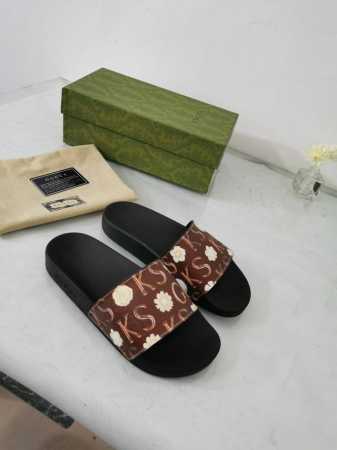冲量价: GUCCI古奇经典拖鞋火 爆登场！注重每一个细节，都是原版1:1开模制作，做到市场顶级版本，上脚舒适轻盈，36---46 - 点击图像关闭