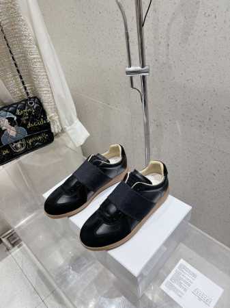 情侣款 MaisonMargiela MM6 马吉拉 情侣款针织连袜漏孔德训鞋 休闲运动鞋 原版购入开发 做货 鬼才设计师品牌，一个轻奢品牌 这一款德国训练鞋延 - 点击图像关闭