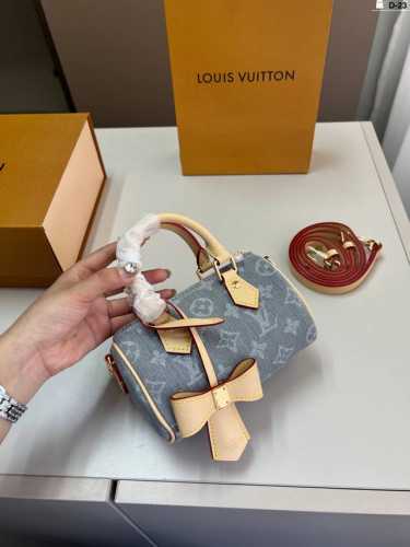 Lv牛仔枕头包 经典系列 时尚百搭 颜值高 日常出街首选 D-23尺寸16×10折叠盒飞机盒