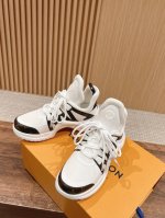 橙子出厂价p louis Vuitton 路易威登 Lv新配色 休闲老爹鞋 弓形运动鞋 不断的新品系列加入了更多配色细节 少女心爆棚 尽显青春活力 日常穿搭超级