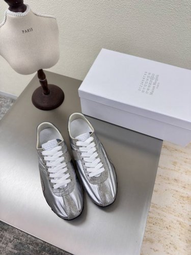 男女款 复古做旧 新德讯 Mm6 Maison Margiela 男10 高丝光牛反绒皮原版布料水染牛皮 大热时尚风格 银旧 主推 Mm6 Maison Mar