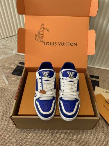 LouisVuittonlv 路易威登 大底和面料私模 绝对下血本费心思的一款鞋子 自vifgil到来之后而设计的这一系列 每一季度都深受众多粉丝的青睐tpu原