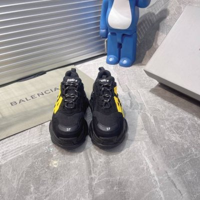 出厂 巴黎世家 最新款字母涂鸦 一代 1.0 Balenciaga Triple S 巴黎世家 19官方发售气垫版本官方纯原版本 全码出货通知正确字体电绣 粗细