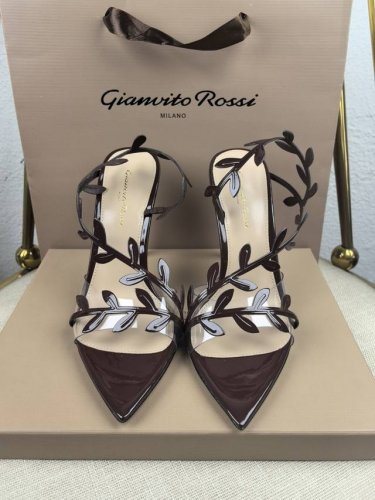 厂批 吉安维托 罗西 Gianvito Rossi 最新蔓藤月桂叶跟鞋 10.5 8.5 5.5Cm 露趾凉鞋搭配细高跟，性感而精致。 吉安维托 罗西 Gian