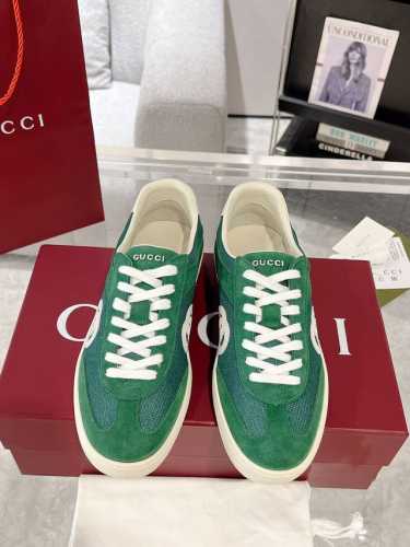升级版 Gucci 情侣款双G休闲鞋 小白鞋 原版购入开发 做货 采用创新缝线工艺制作 打造如水般的流动质感 皮革设计搭配三维立体互扣式双G皮革贴饰和Gucci