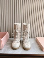 出厂 独家顶级版本 MiuMiu缪缪24ss系列，女士徽标尼龙华达呢雪地派对金属标双色厚底收缩系带羽绒雪地靴滑雪靴胖头靴！ 有轻奢的内蕴品质，自带温暖的腔调，材
