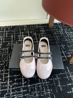 代购级 Kiko 鬼冢虎玛丽珍运动鞋 Kiko Kostadinov 联合 Heaven By Marc Jacobs 以及 Asics 三方合作鞋款，发售当天