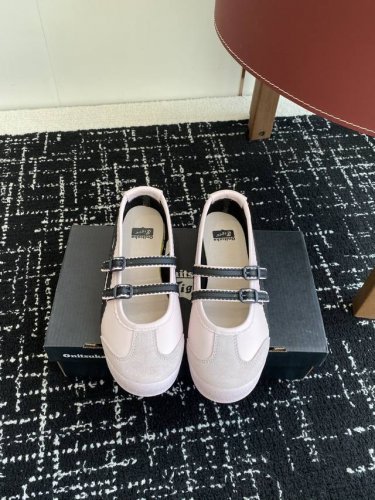 代购级 Kiko 鬼冢虎玛丽珍运动鞋 Kiko Kostadinov 联合 Heaven By Marc Jacobs 以及 Asics 三方合作鞋款，发售当天