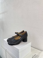 玛丽珍单鞋 经典款 大圆头 Mm6 Maison Margiela 原版小牛皮 超高性价比 时尚个性分趾单鞋 炒鸡减龄 大热时尚风格 黑色牛皮 Mm6 Mais
