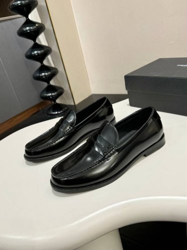 ysl 圣罗兰～ 码数:39-44 38.4546定做 Ysl圣罗兰男士正装皮鞋，顶级复刻，面选用进口开边珠牛皮，搭配进口五金吊坠，水染牛皮透气内里，原版进口真