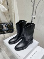 代购级别 Golden Goose GGDB 24ss 秋冬新款西部靴 也太好看了吧设计徽标短靴尖头还有复古的颜色设计都充满了小巧思真的靴型也是十分百搭的能穿真