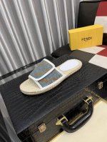 出厂价Pp： Fendi~芬迪拖鞋 男鞋高端品牌 官网1:1最新力作：原版开模定制，面料釆用进口原版材料制作，升级版大底，更轻便，市场顶级品质，简单不失品味，潮