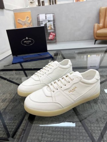 顶级代购 普 炸街男神新品运动休闲鞋专柜同步，鞋面意大利进口牛皮面料，进口水染牛皮里垫，鞋底：原厂特供原版底，独家活动成型底超级舒适，原厂跟单货，高品质，可随意