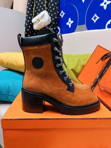 Herm*s 爱仕 H家new arrival H家秋冬短靴新品，时髦高端！ 真得是得悄悄地才能发现她的美！ * 英伦风马丁靴系列！潮派上新 国内外博主