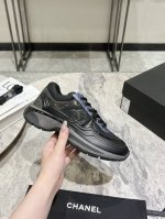 chane*香奈儿 最新24S系列 小香 粉色 休闲 运动鞋 金 银角大王 情侣款 最新国外走秀系列Chane* 香奈儿 早春系列在世界第二小国举办。系列以摩纳