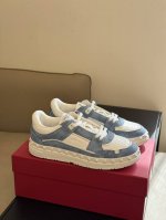 出厂: valenti No 情侣款运动鞋 经典柳丁装饰 极高辨识度 小牛皮和麂皮拼接 质感细节满满 情侣Size 35-45