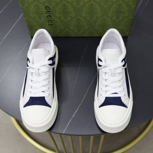 出厂价 品牌：古奇gucci 标准码：男码38 44 45可以定做 等级：官网同款 高品质男鞋 材料：原版牛皮面 搭配柔软透气 猪皮内里 原版防滑耐磨橡胶轻便大