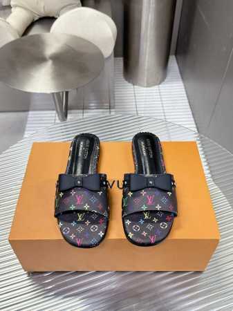 平底 真皮大底 24S春夏新款丹宁牛仔猫跟系列 Lv老花越看越耐看加上牛仔就又多一点俏皮感夏日搭配短裤短裙阔腿长裤都很好看小猫跟也有一定的高度夏日姐妹必冲 码数 - 点击图像关闭