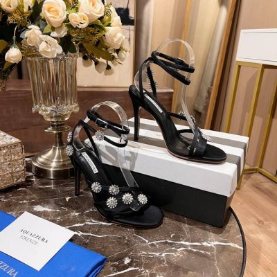 aquazzura 古埃及王主水钻高跟鞋，名暖气质，异域风情度假风有着自由又高贵的灵魂，拥有独特魅力点燃整个现场，设计一流， 面料：进口真丝波西米亚水钻 内里：