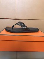 工厂p价 Gucci古奇拖鞋 男鞋高端品牌 最新力作：原面料釆用进口品牌印花，升级版大底，更轻便。简单不失品味，潮人必备，时尚就在脚下，自信满满，夏季拖鞋的季节