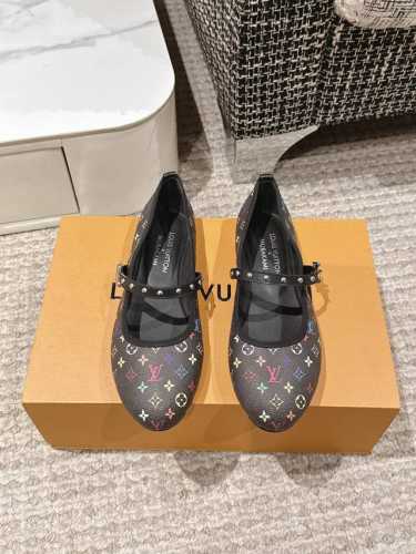 代购级 Louis Vuitton Lv路易威登 25 春夏 最新玛丽珍单鞋 简约精致，高级感满满，尽显优雅气质～ 上脚超好看，拉满了夏日美鞋绝绝子啊 鞋面：牛