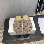 出厂: 独家顶级版本 The Row小众潮牌25Vs春夏新款系列 圆头平底半拖 原版一比一打造舒适度、包裹性都比较好。个性十足，很好驾驭各种风格衣服搭配 面料: