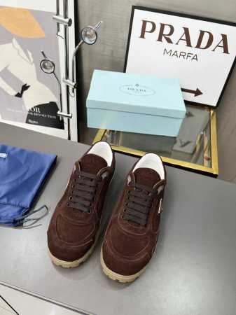 Prada* 情侣款:码数：35 45 Prada 普拉达2024Ss 秋冬新款德训鞋 休闲鞋官网1.1复制 这款牛筋底上脚非常舒适，今年非常火爆， 面料： - 点击图像关闭