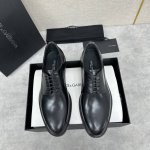 d&G Michelangelo 系列德比鞋，简约配饰，甄选小牛皮 开边珠精制而成。内里水染牛皮里 亲肤细腻 牛皮垫脚 后跟饰Dg品牌Logo标识 ，鞋面手工缝