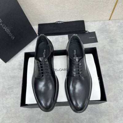 d&G Michelangelo 系列德比鞋，简约配饰，甄选小牛皮 开边珠精制而成。内里水染牛皮里 亲肤细腻 牛皮垫脚 后跟饰Dg品牌Logo标识 ，鞋面手工缝