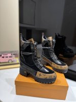 长期有货 LV 路易威登 厚底鞋 专柜同步專櫃新款新色，内腰不断帮 欢迎对比，品牌专用进口老花面料 。完美设计 ，打造最美单品。代购级别！高级感十足！国内外博