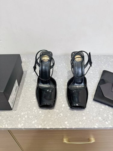 Saint Laurent 圣罗兰 25Ss春夏新款 坡跟 鱼嘴 后空凉鞋 姐姐的美丽尤物高跟鞋 又是人间Rose同款的小方头 高跟鞋化很好修饰脚型 这几年S是