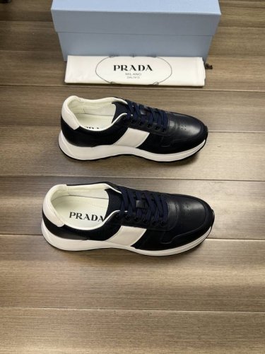 Prada 普拉达 -高端品质 原单 -鞋面：进口纳帕小牛皮、手工打孔：完美拼接 -内里：水染牛皮 -大底：超轻tpu 橡胶发泡；双色成型大底 -超高品控 做工